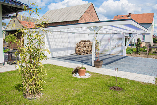 Carport in weiß streichen